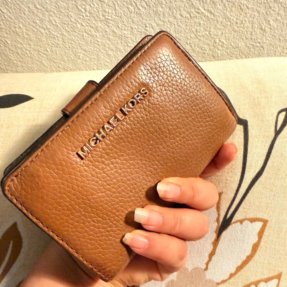 Michael Kors Brown Leather Card Holder - Picture 14 of 16